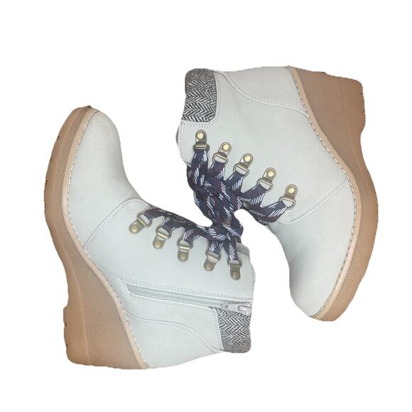 Maurices Claire Gray Wedge Ankle Booties Womens Sz 8 Faux Suede Knit Collar - Picture 3 of 6